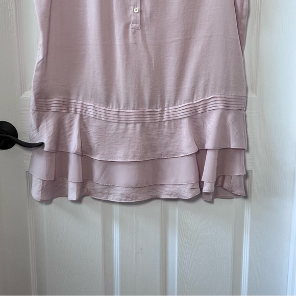 ⭐️ Banana Republic Soft Pink Satin Tiered Ruffle Hem Sleeveless Blouse MEDIUM - Picture 4 of 9